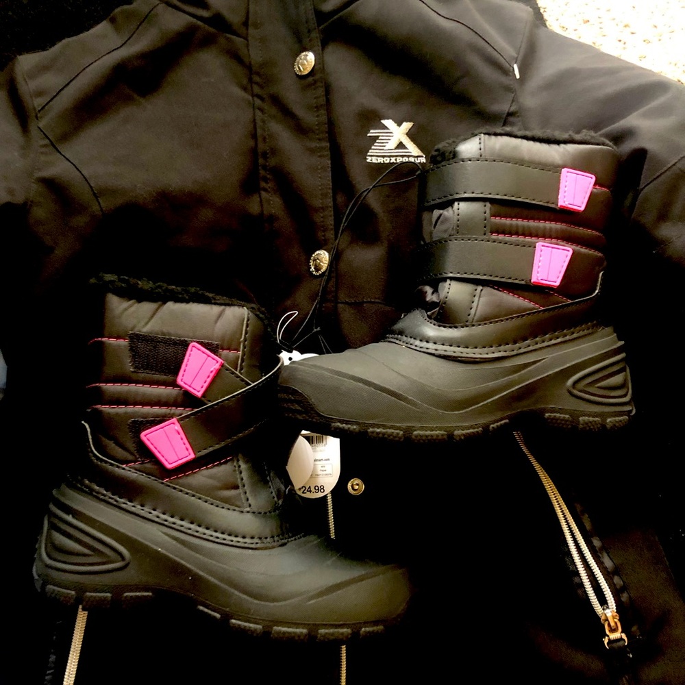 Girl's snow boots.New.